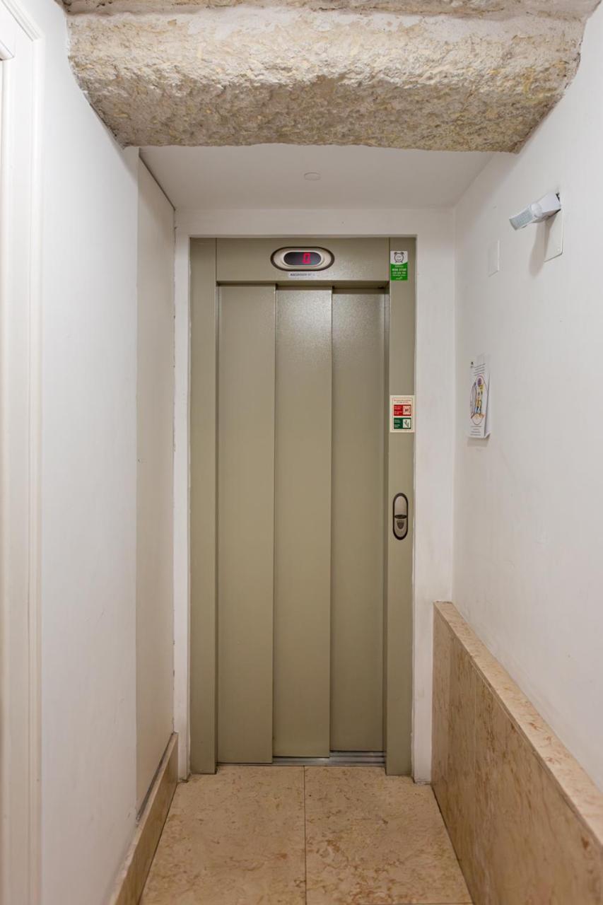 Chic 1-bedroom In Cais Do Sodre - Modern And Apartment Lisbon