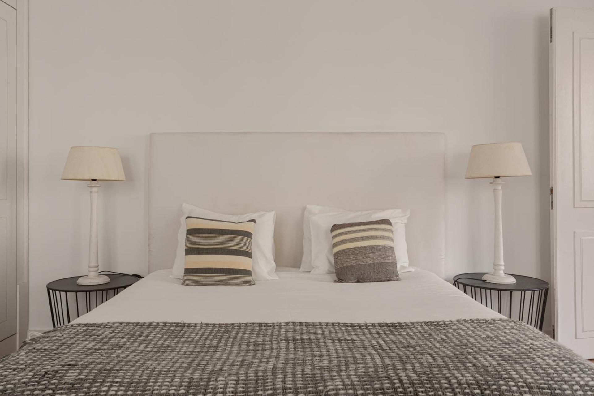 Chic 1-bedroom In Cais Do Sodre - Modern And * Lisbon